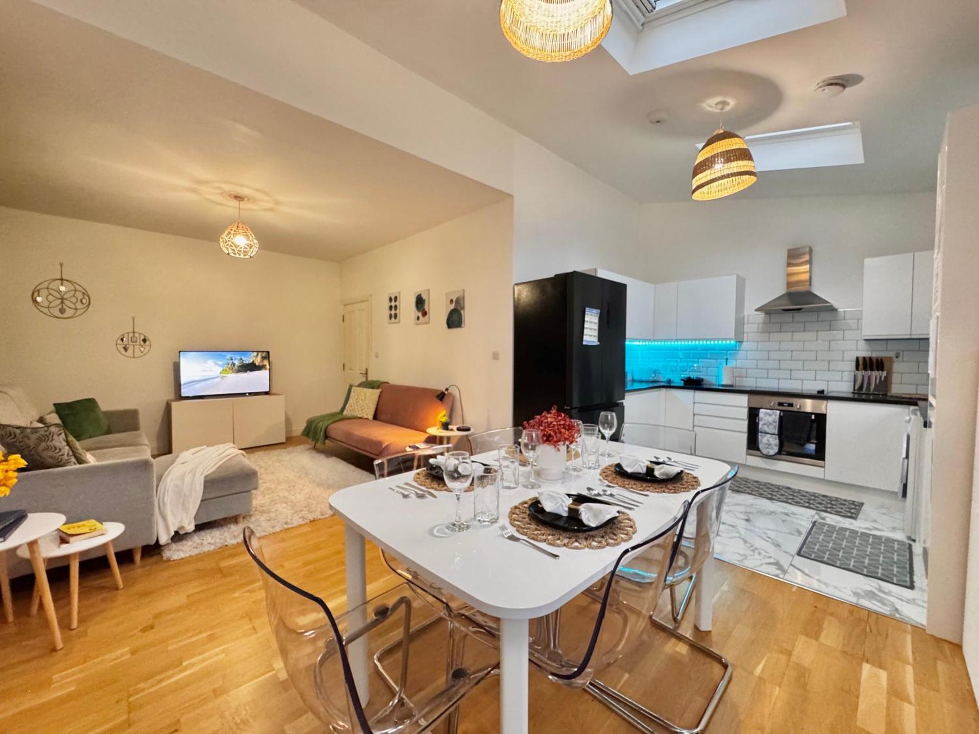 Modern 1-bed 30min To & Parking Apartment London