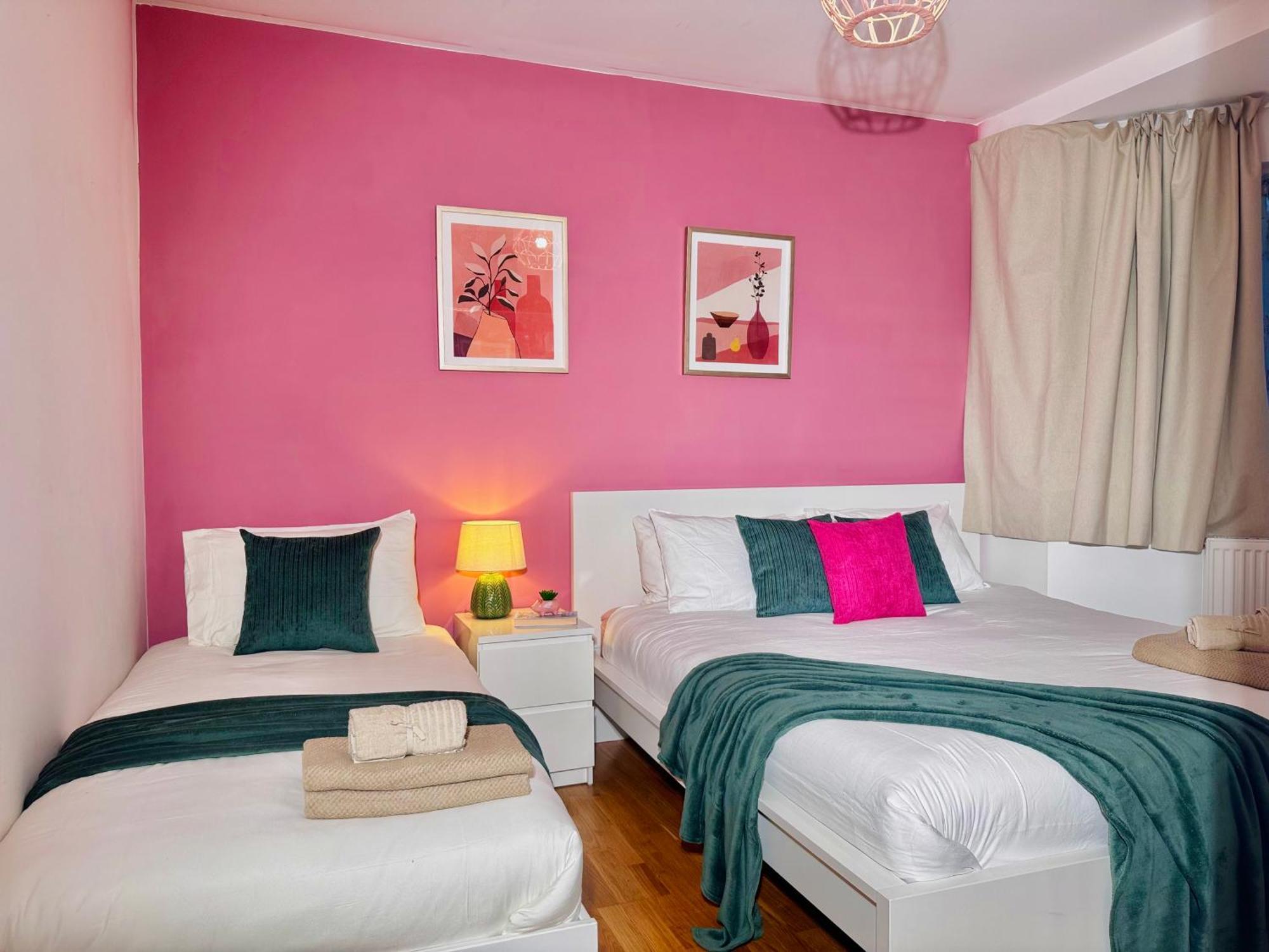 Modern 1-bed 30min To & Parking