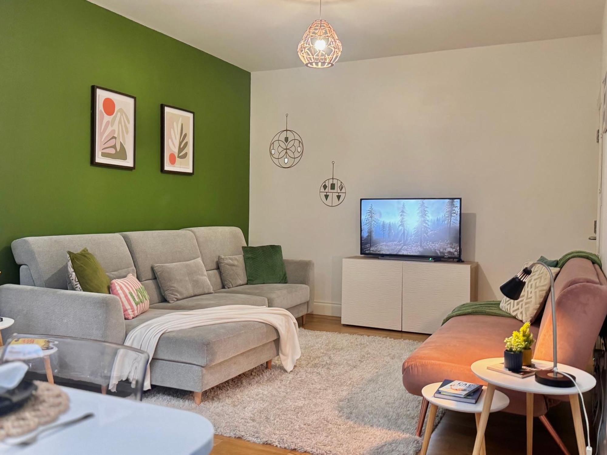 Modern 1-bed 30min To & Parking Apartment London