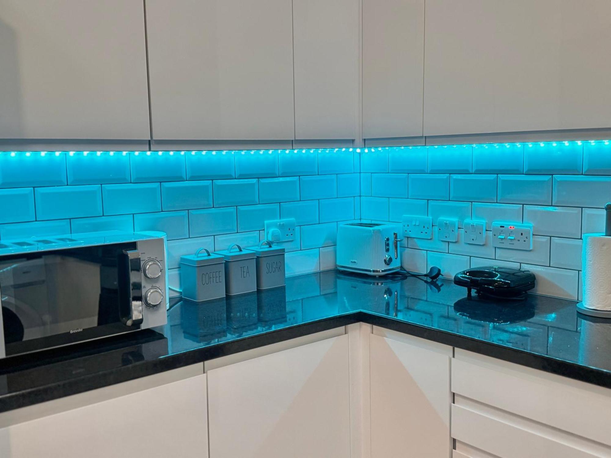 Modern 1-bed 30min To & Parking * London