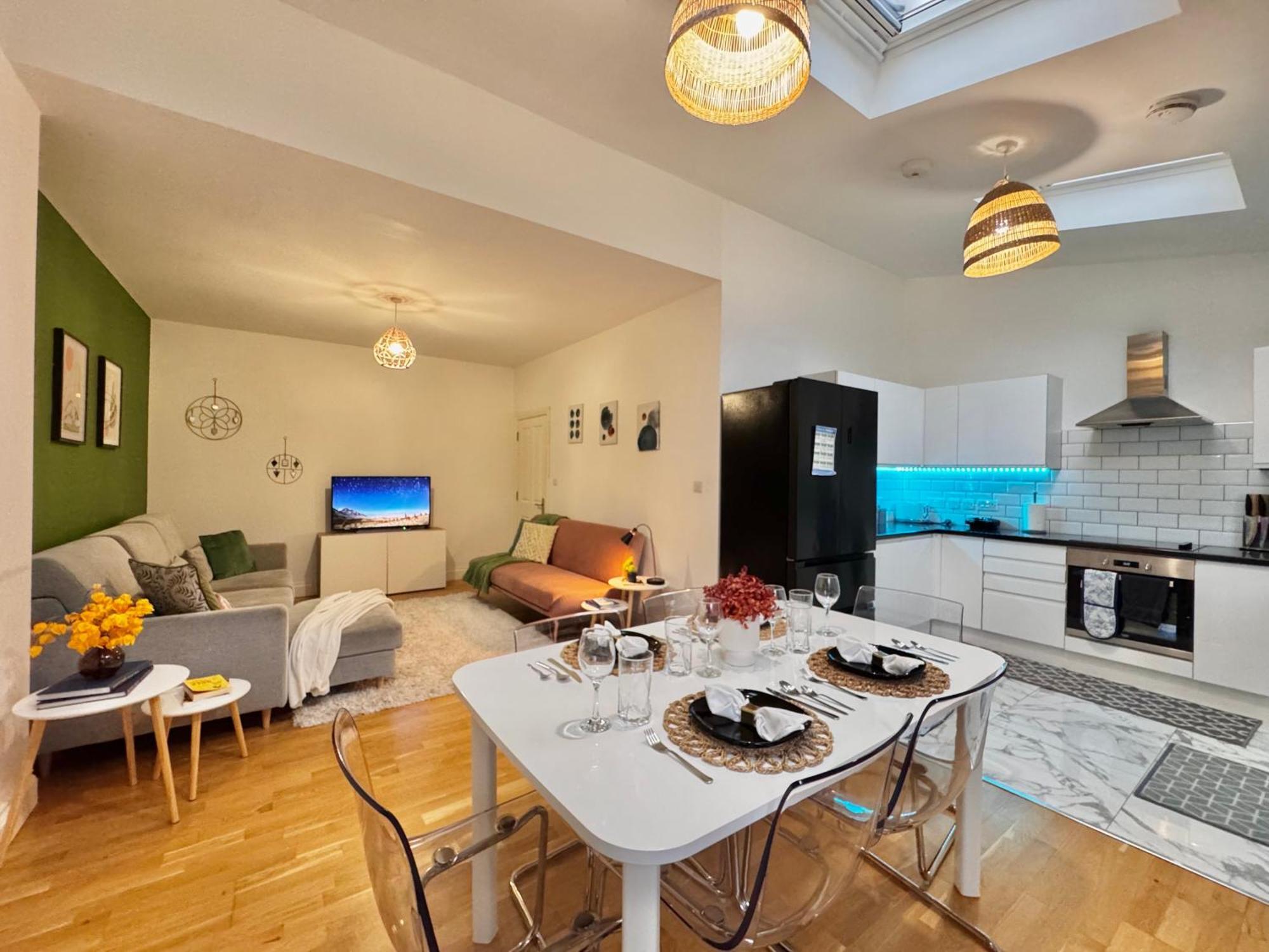 Apartment Modern 1-bed 30min To & Parking *