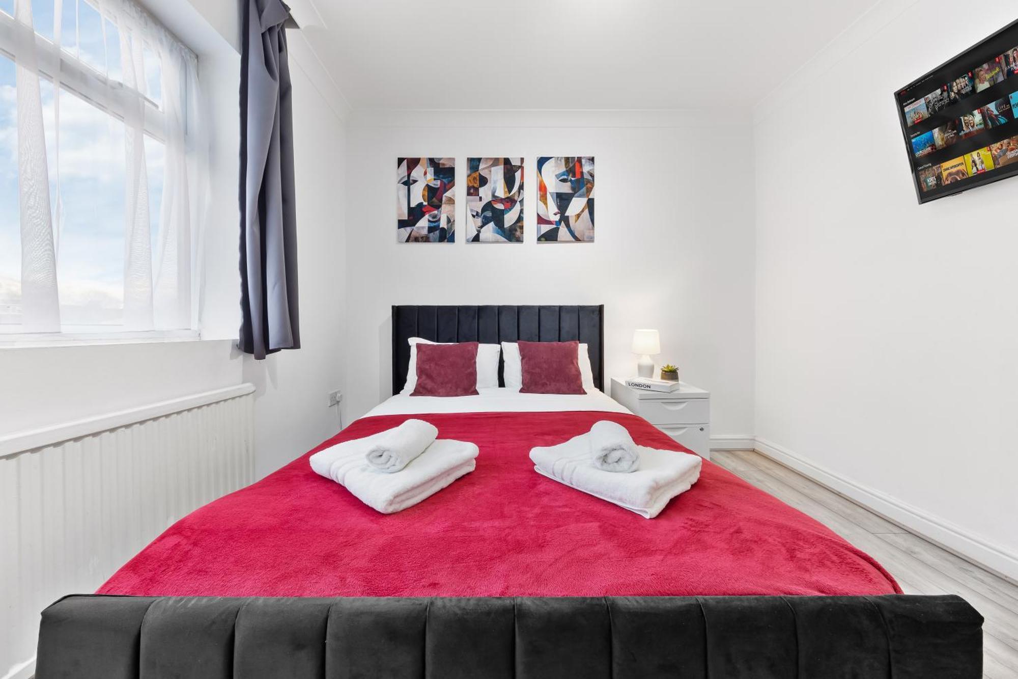 Hype - 10 Mins To Stadium - Sleeps 8 *