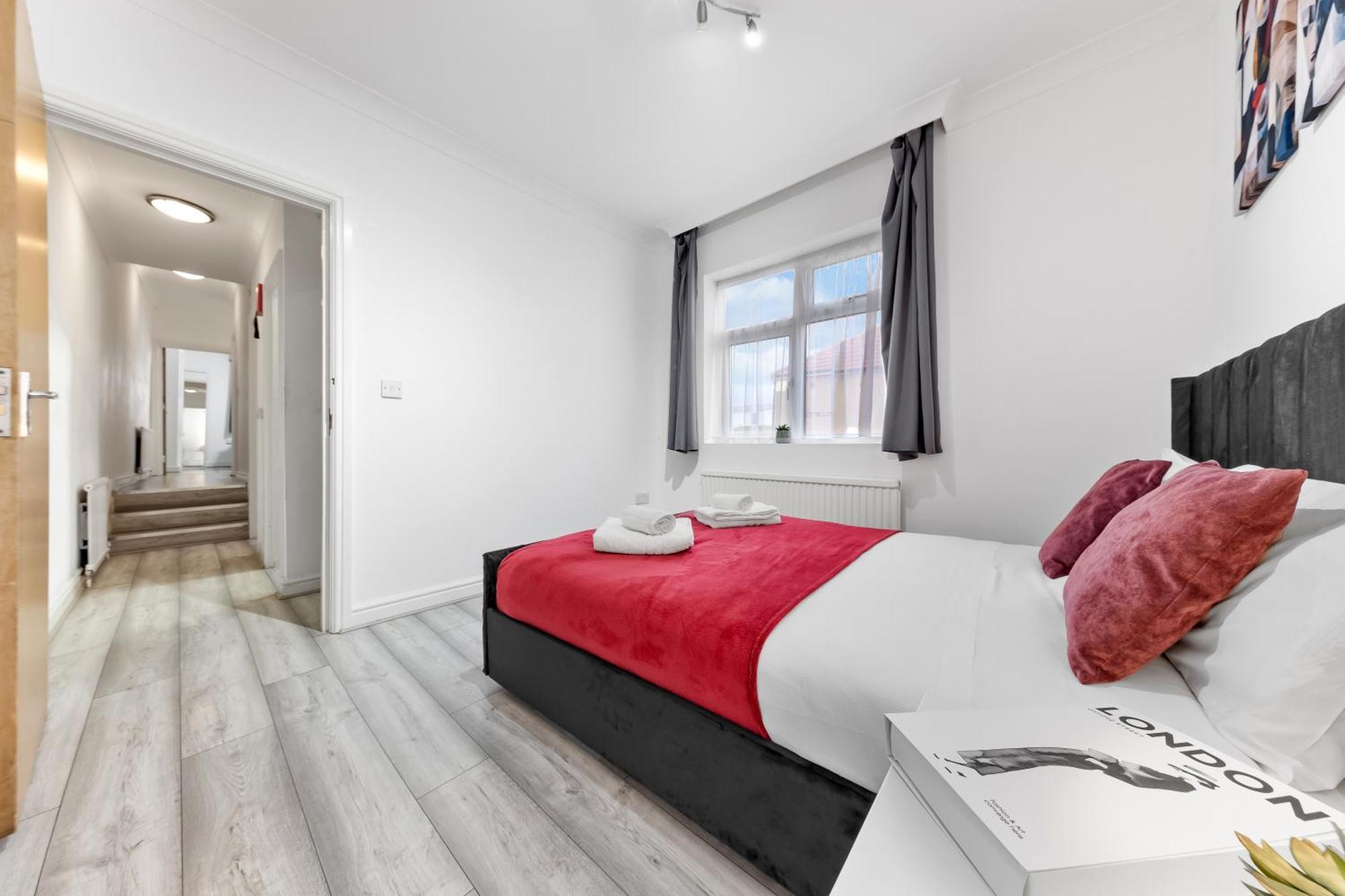 Hype - 10 Mins To Stadium - Sleeps 8 * Londen
