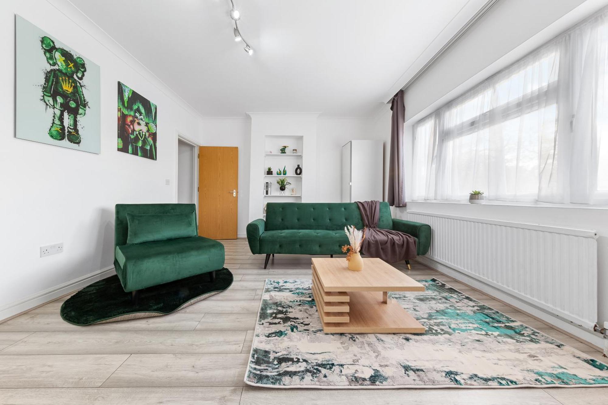 Hype - 10 Mins To Stadium - Sleeps 8 *
