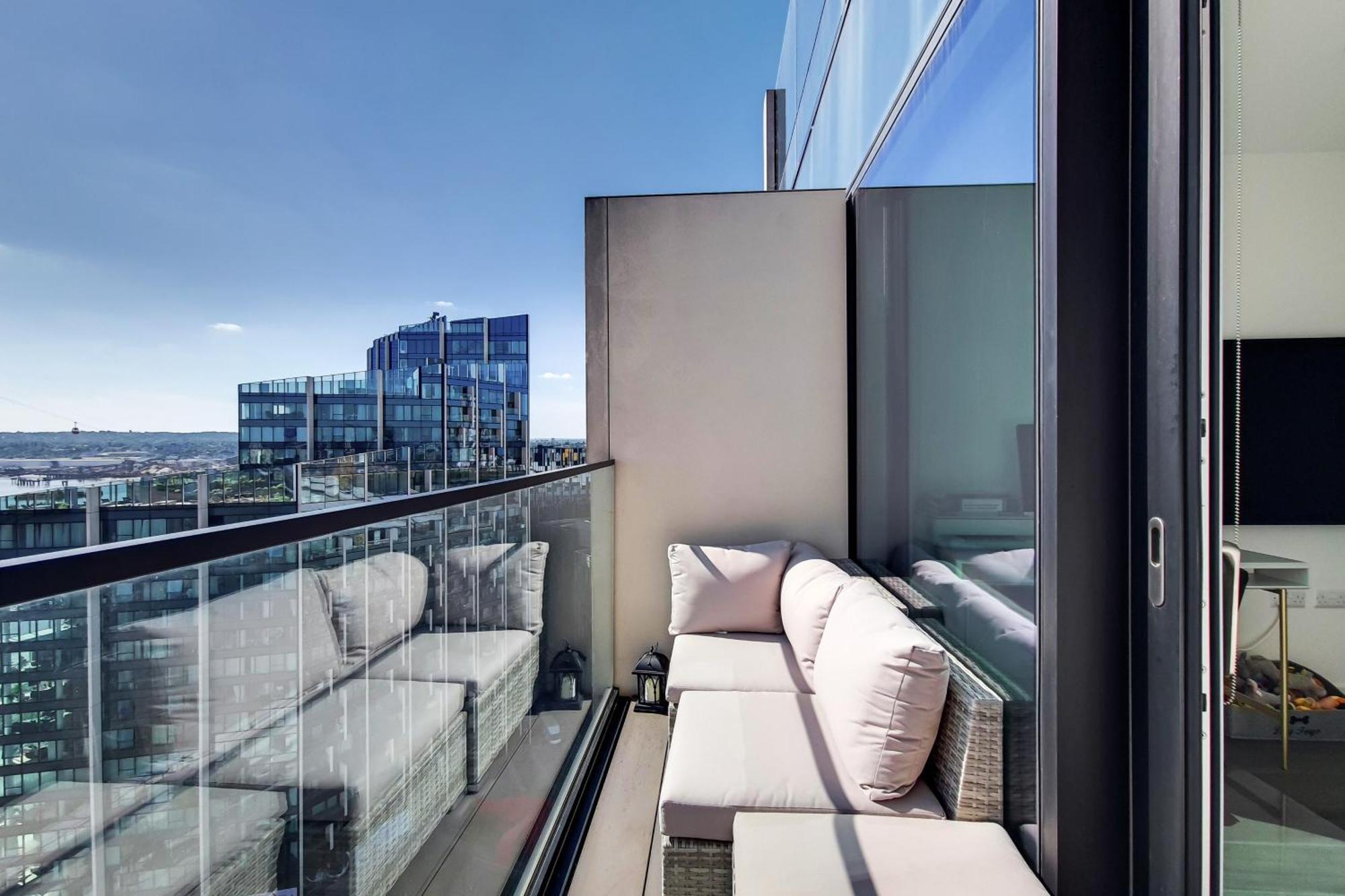 Ravishing 1bd Flat - 2 Minute Walk From The O2! Apartment