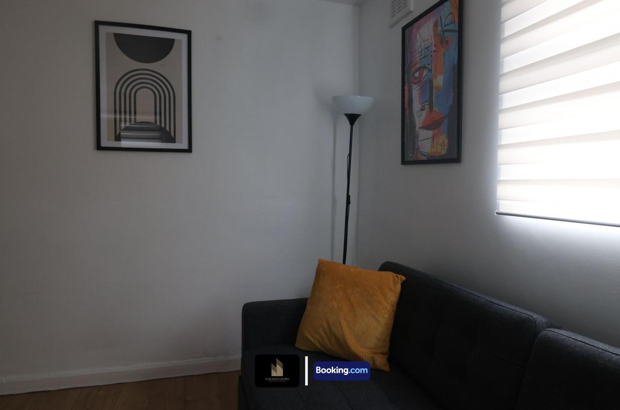 Apartment Stylish 2 Bedroom By Luxe Haven Homes Short Lets & Serviced Canning Town Greater With Free Wifi