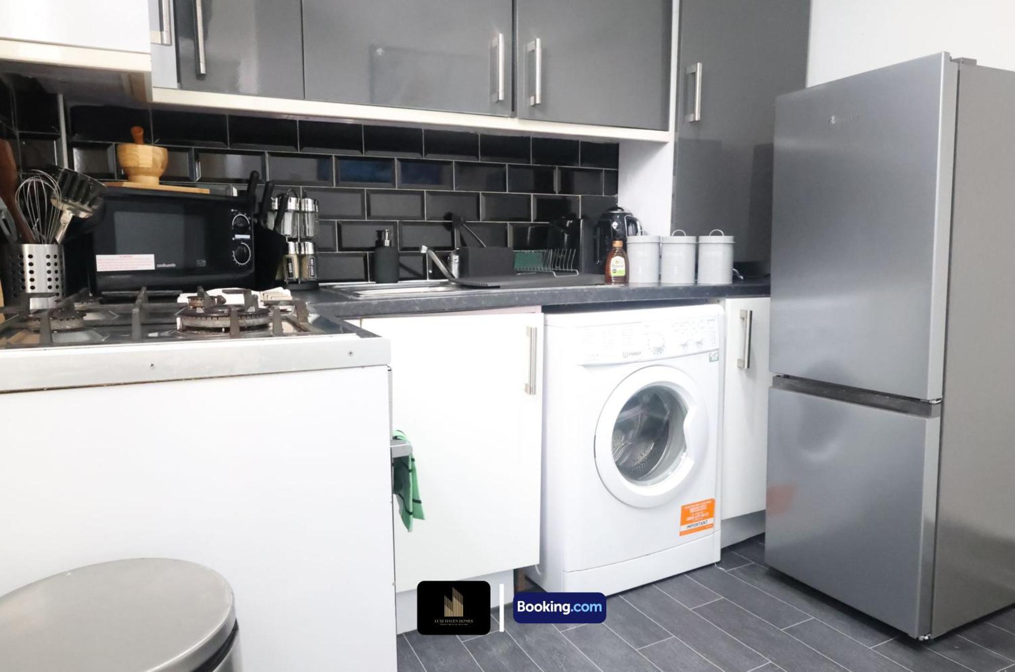 Apartment Stylish 2 Bedroom By Luxe Haven Homes Short Lets & Serviced Canning Town Greater With Free Wifi