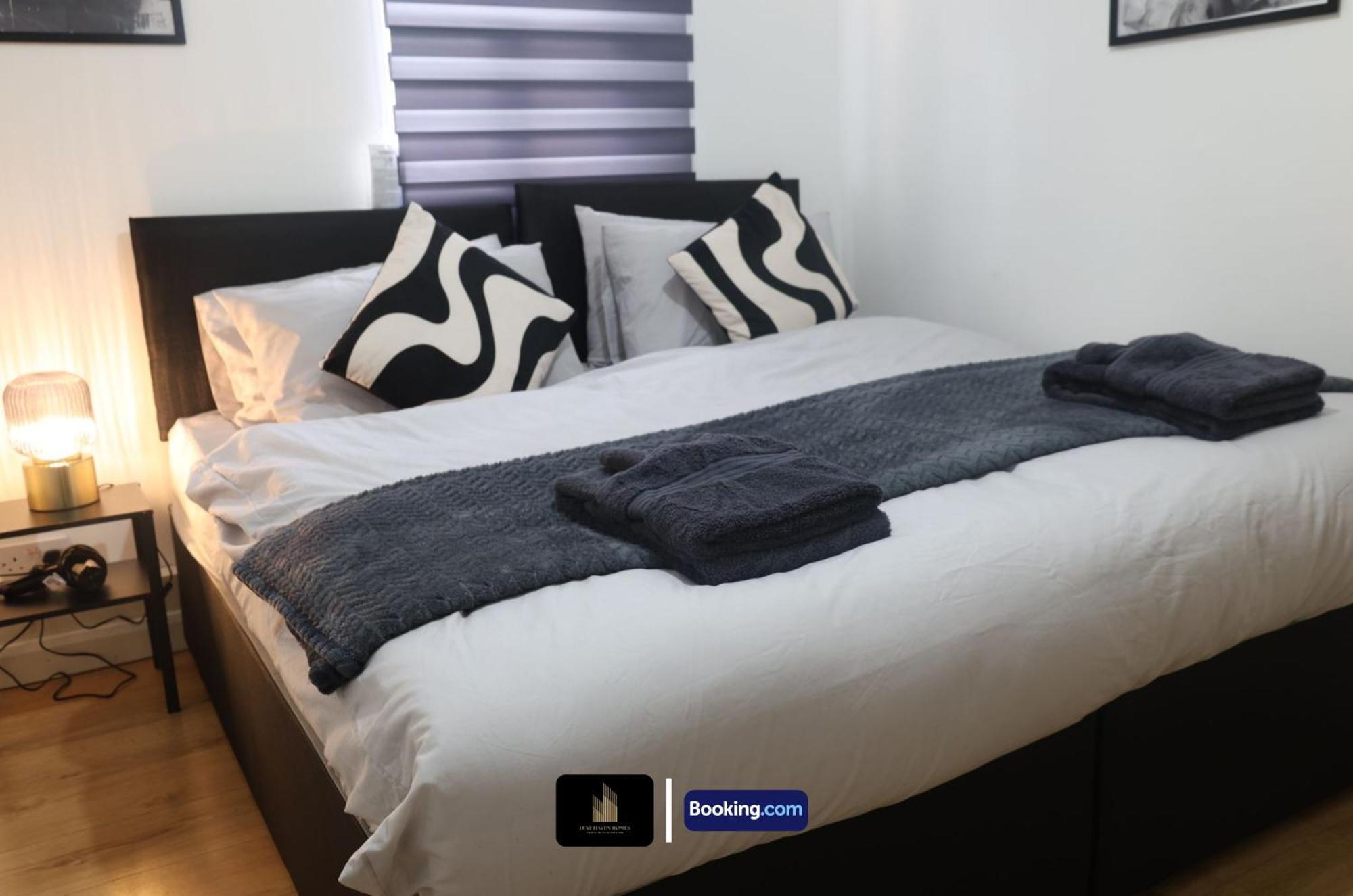 Stylish 2 Bedroom By Luxe Haven Homes Short Lets & Serviced Canning Town Greater With Free Wifi Apartment *