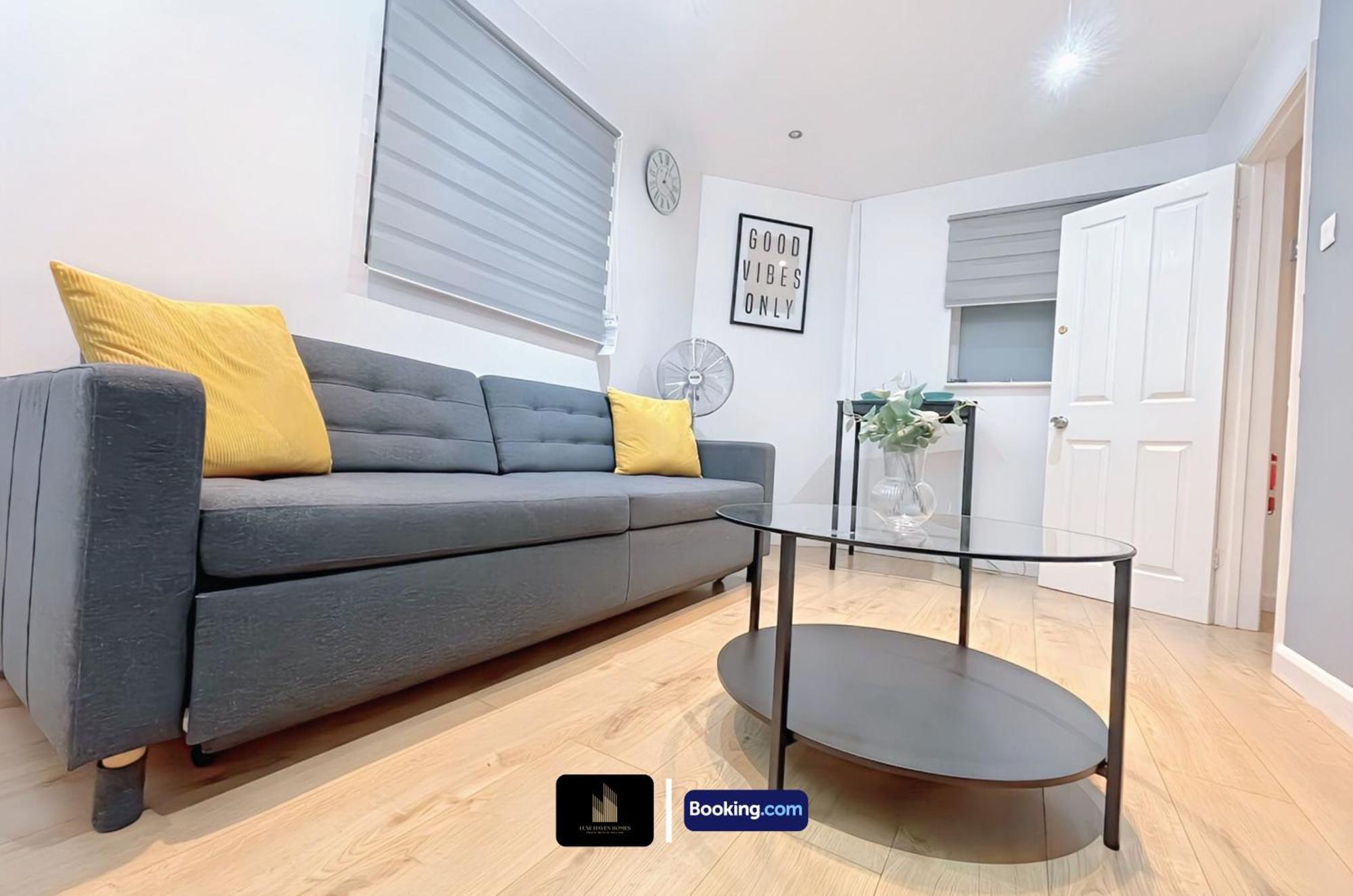 Stylish 2 Bedroom By Luxe Haven Homes Short Lets & Serviced Canning Town Greater With Free Wifi Apartment *
