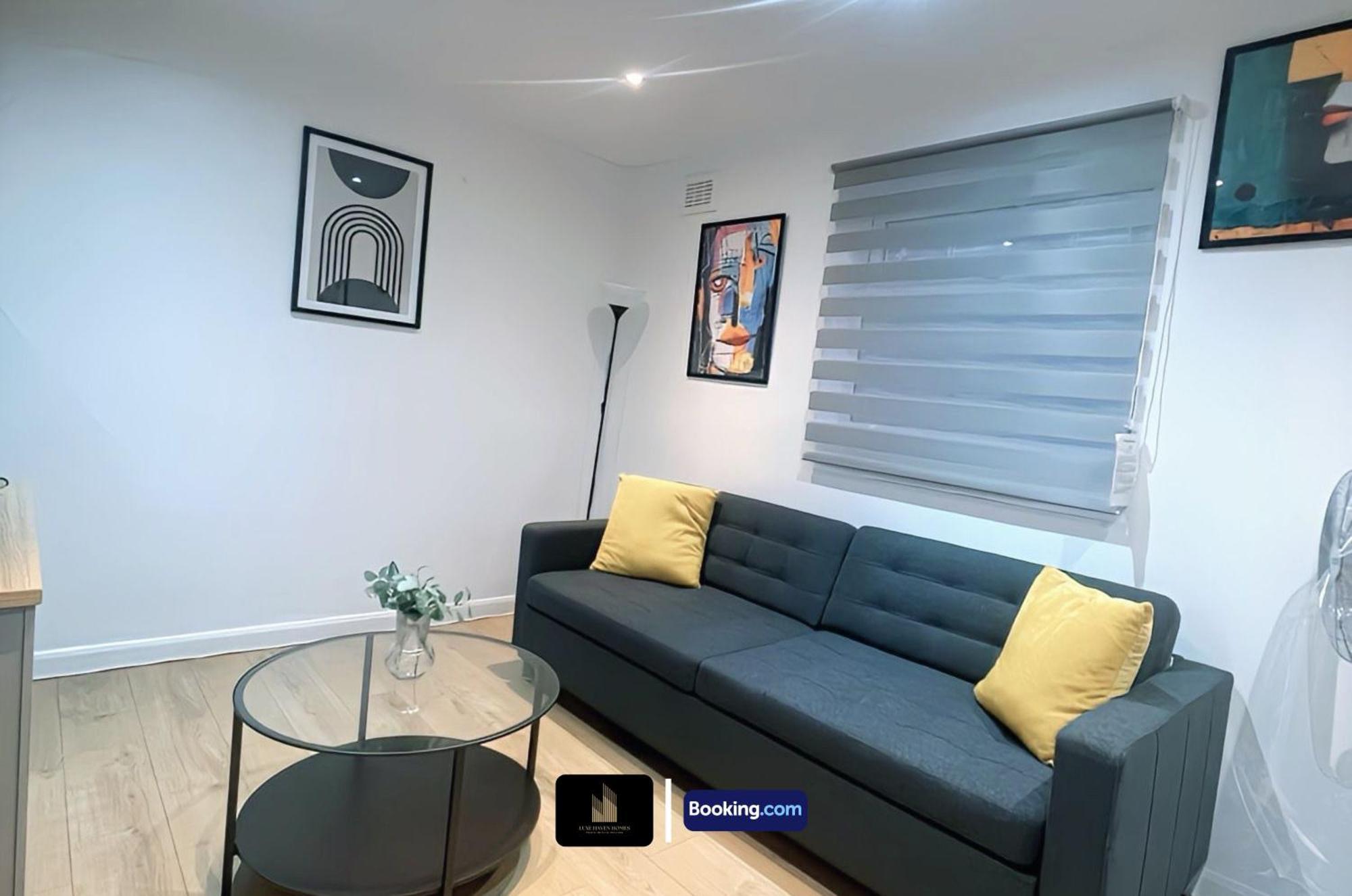 Stylish 2 Bedroom By Luxe Haven Homes Short Lets & Serviced Canning Town Greater With Free Wifi London