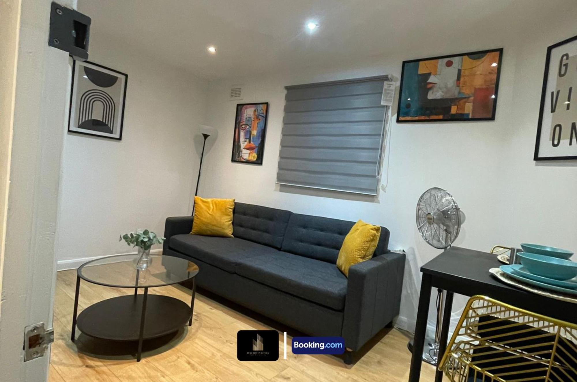 Apartment Stylish 2 Bedroom By Luxe Haven Homes Short Lets & Serviced Canning Town Greater With Free Wifi