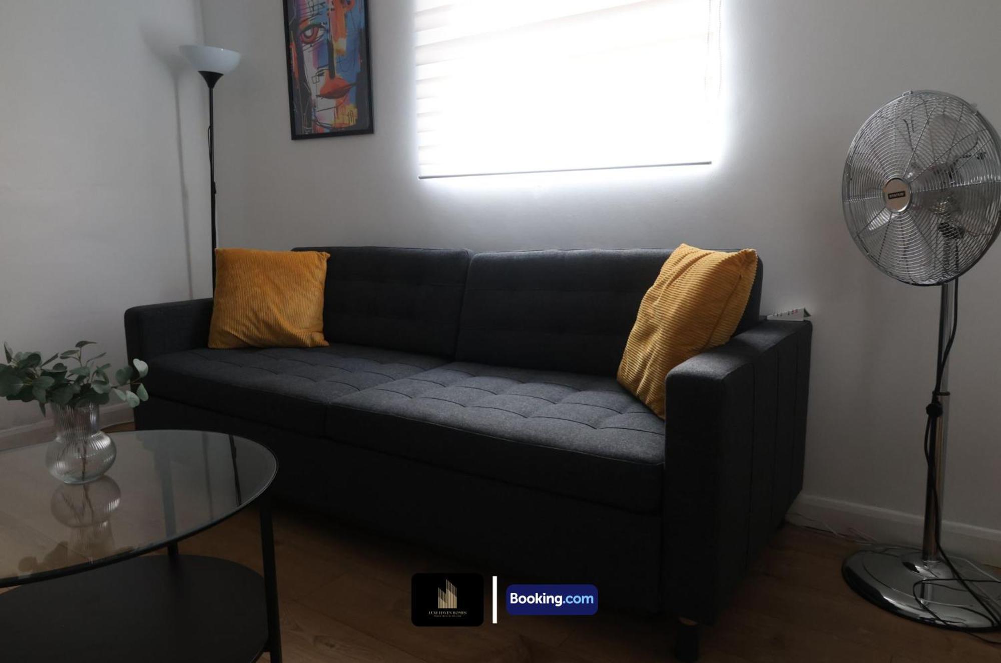 Apartment Stylish 2 Bedroom By Luxe Haven Homes Short Lets & Serviced Canning Town Greater With Free Wifi *
