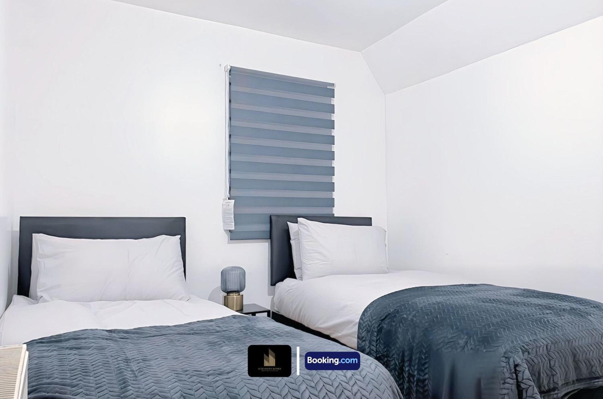 Stylish 2 Bedroom By Luxe Haven Homes Short Lets & Serviced Canning Town Greater With Free Wifi *