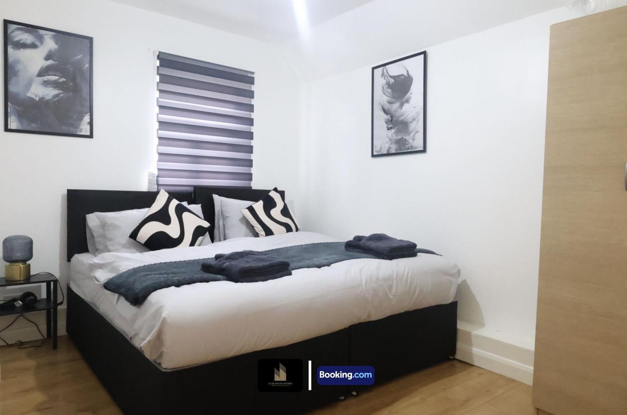 Stylish 2 Bedroom By Luxe Haven Homes Short Lets & Serviced Canning Town Greater With Free Wifi * London