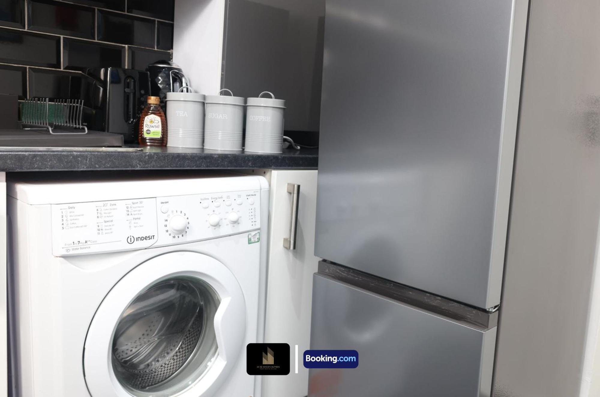 Stylish 2 Bedroom By Luxe Haven Homes Short Lets & Serviced Canning Town Greater With Free Wifi London