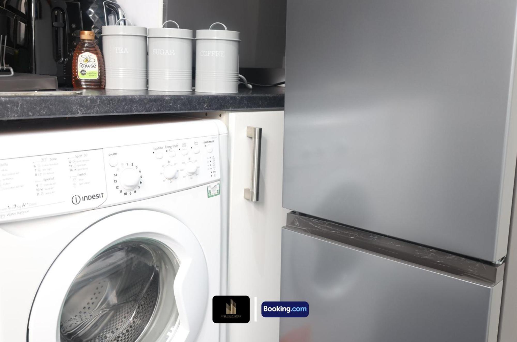 Stylish 2 Bedroom By Luxe Haven Homes Short Lets & Serviced Canning Town Greater With Free Wifi * London
