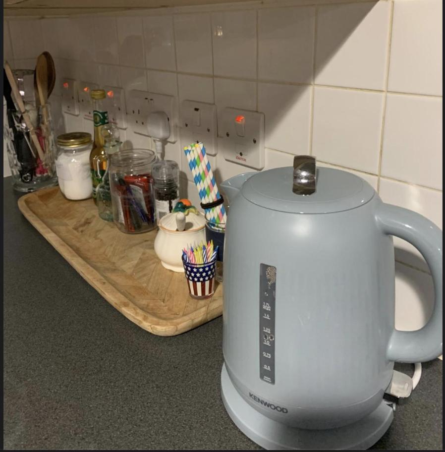East Two Bedroom With Private Patio - Entire * Londres