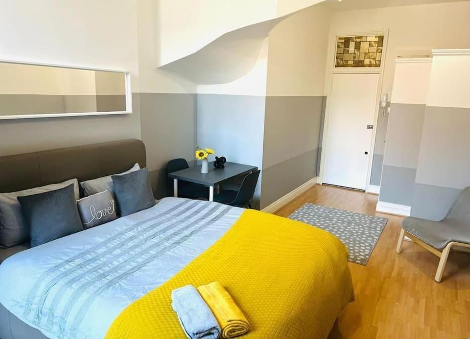 The Location, Distance Walking King's Cross Station Apartment London