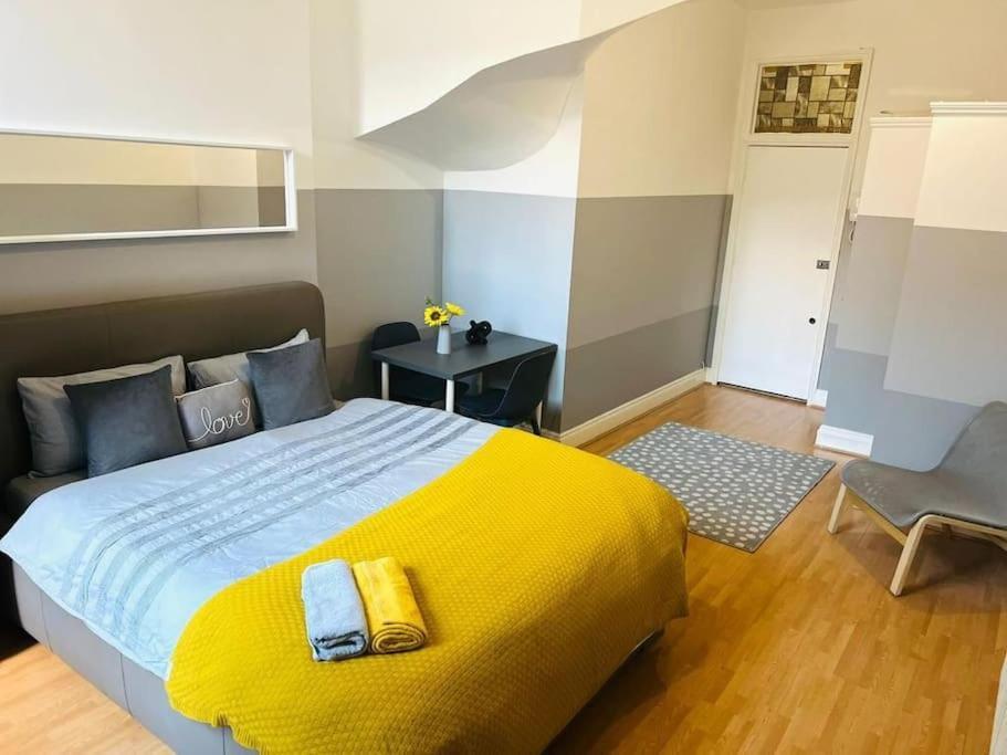 The Location, Distance Walking King's Cross Station * London
