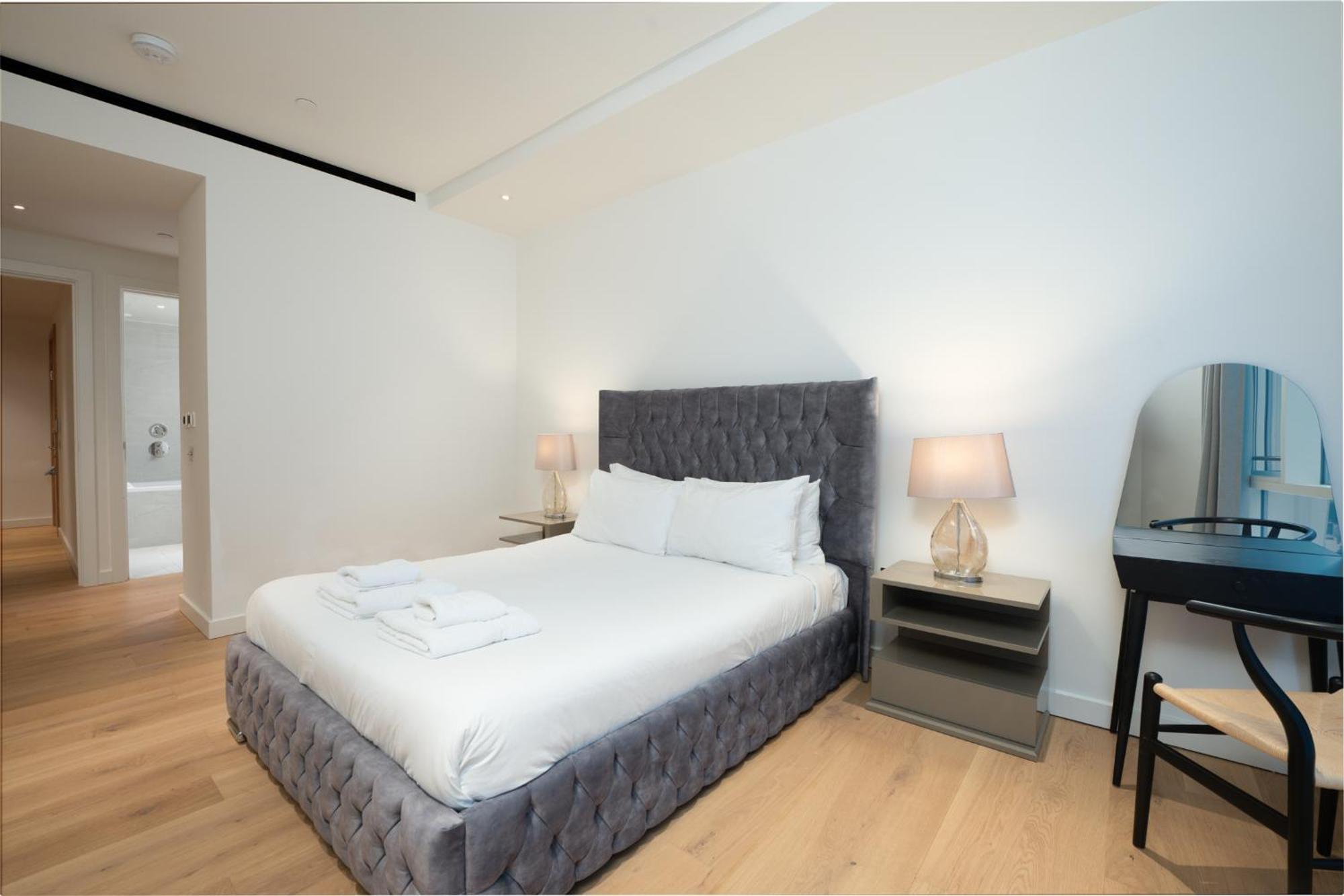 Capital Two Bedroom Flat In Battersea Londen