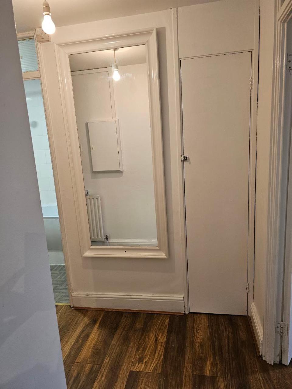 Entire Oval Apartment *