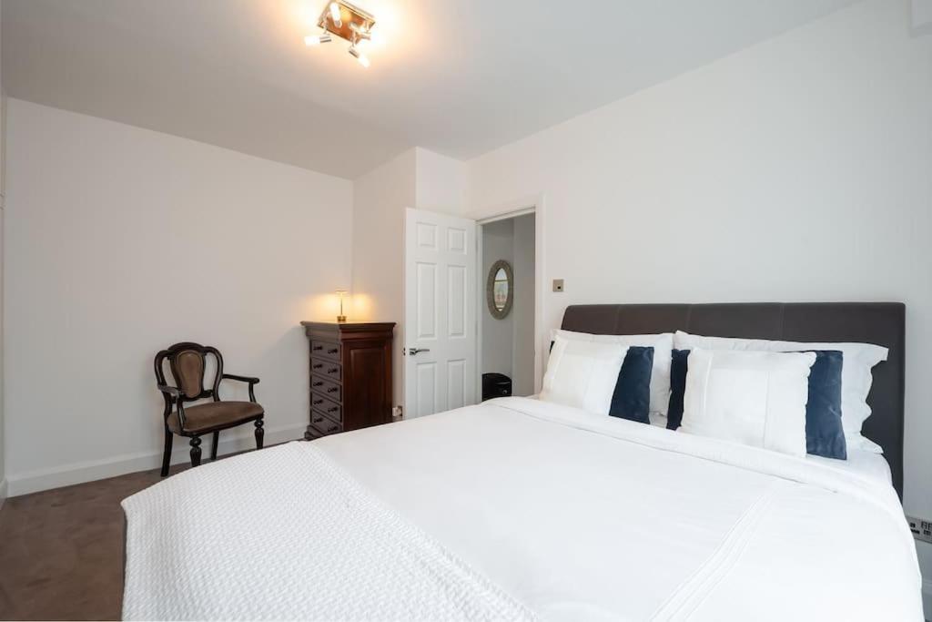 Capital Modern Two Bedroom In Chelsea Ggr Apartment London