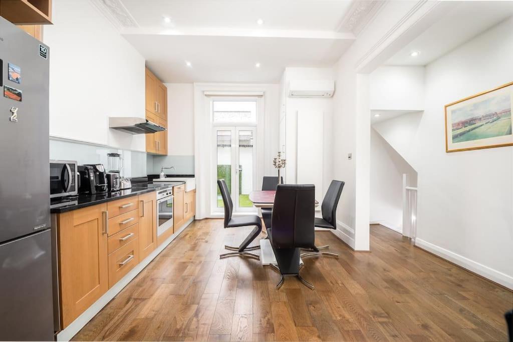 Capital Modern Two Bedroom In Chelsea Ggr Apartment London