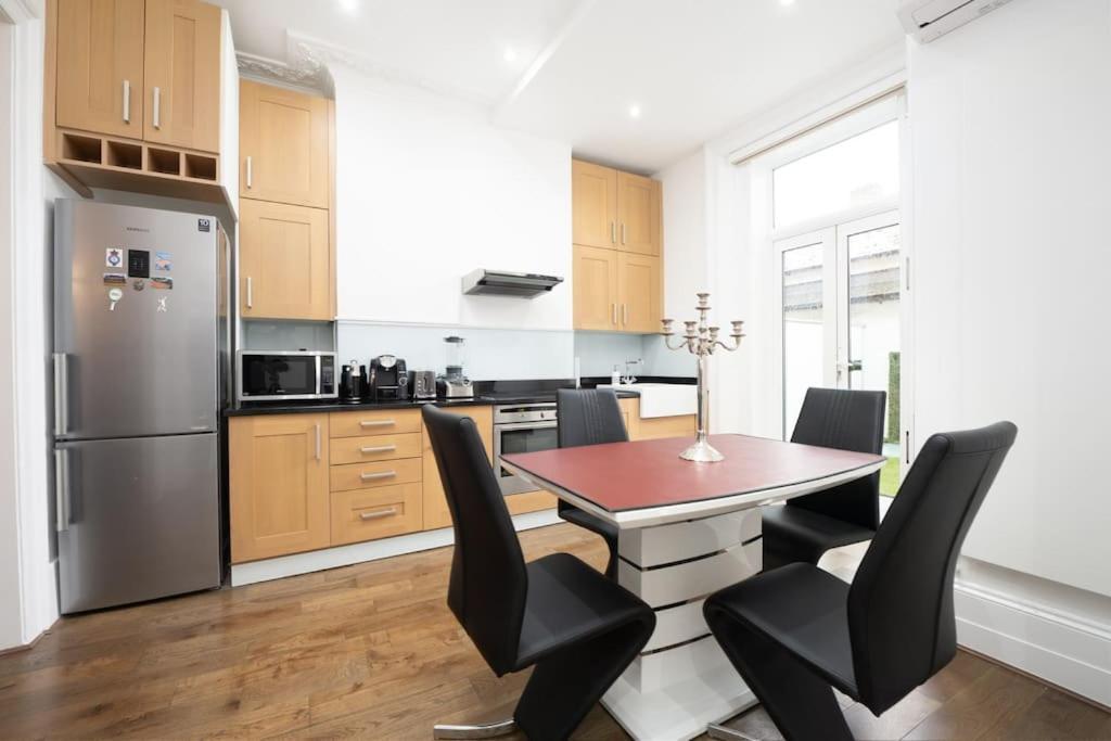 Capital Modern Two Bedroom In Chelsea Ggr