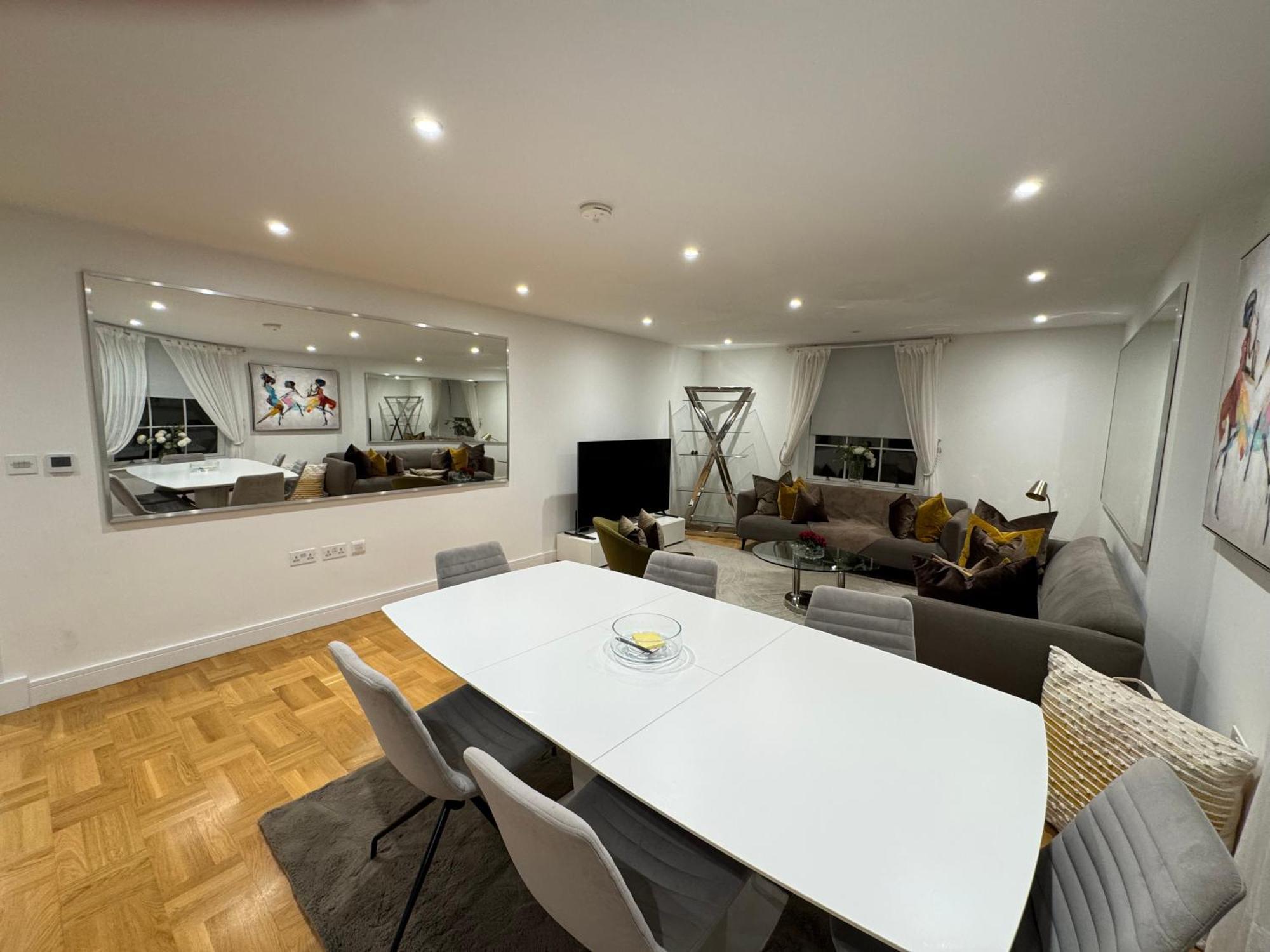 High Luxury Flat For 6 People Close To Earl's Court Zone 1 Londen