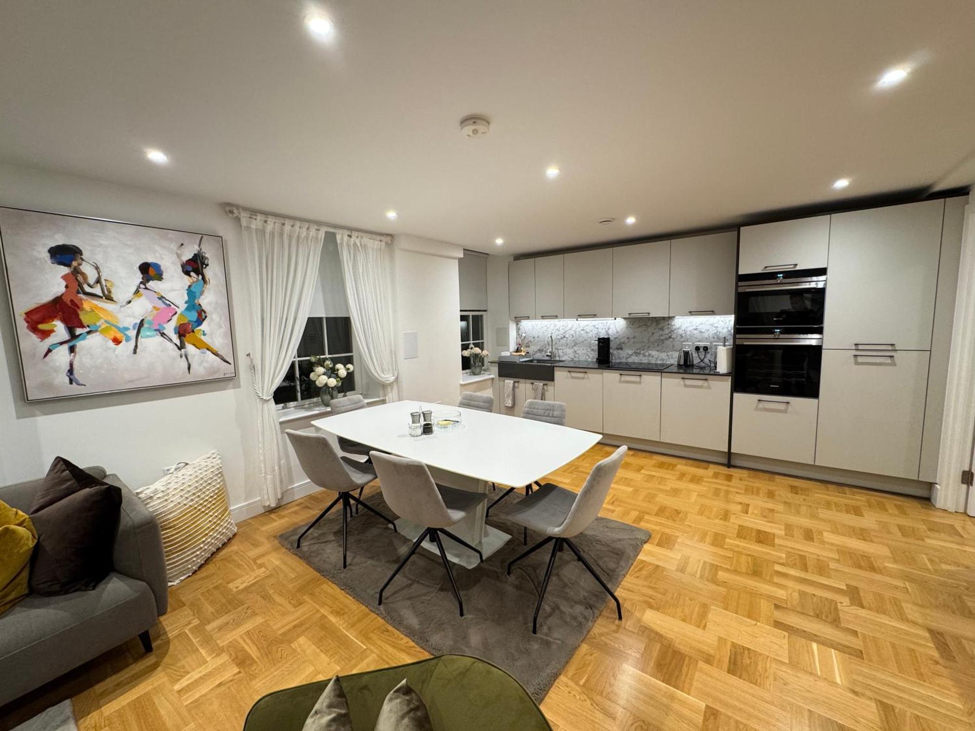 High Luxury Flat For 6 People Close To Earl's Court Zone 1 * Londen