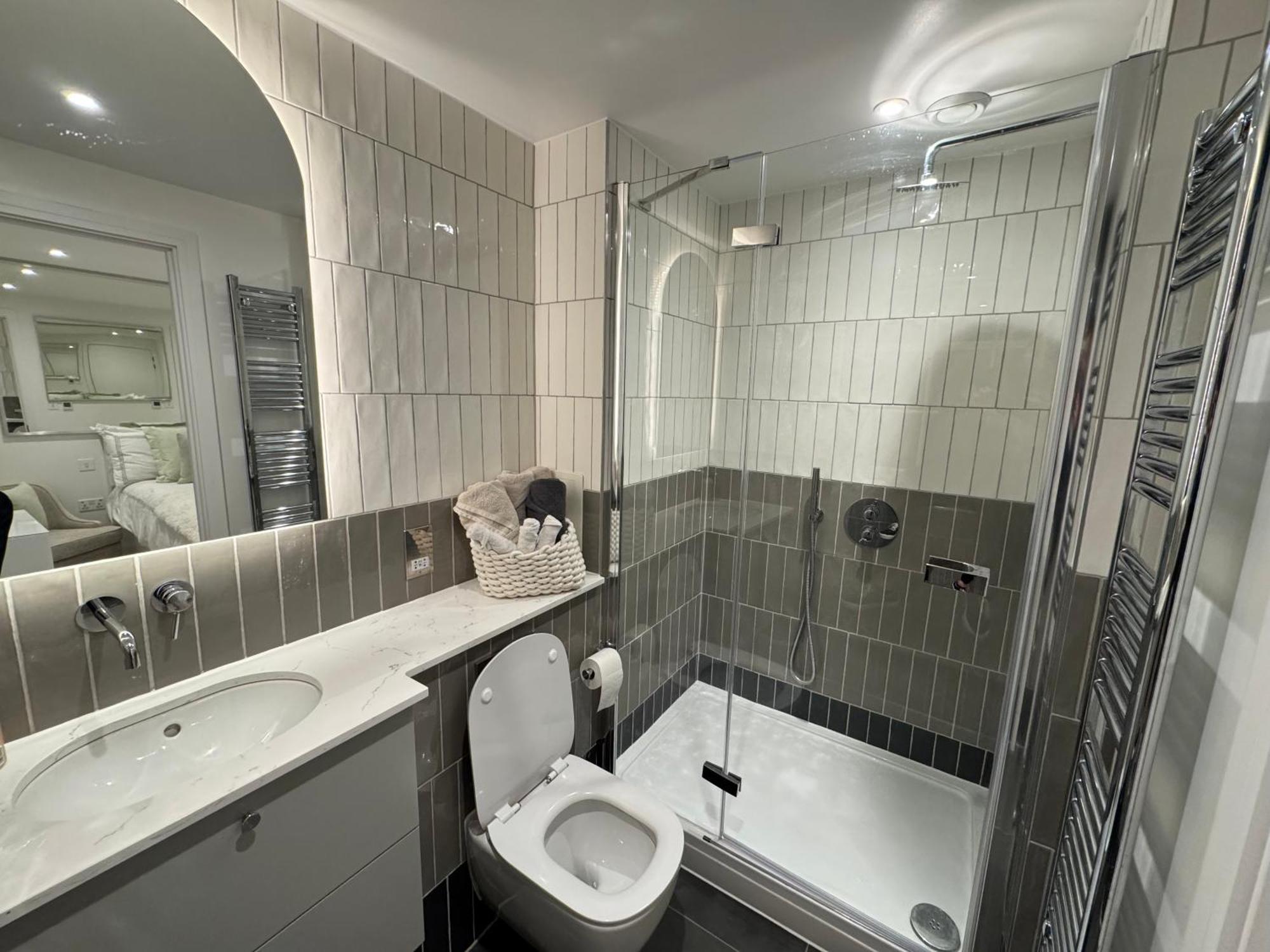 High Luxury Flat For 6 People Close To Earl's Court Zone 1 *