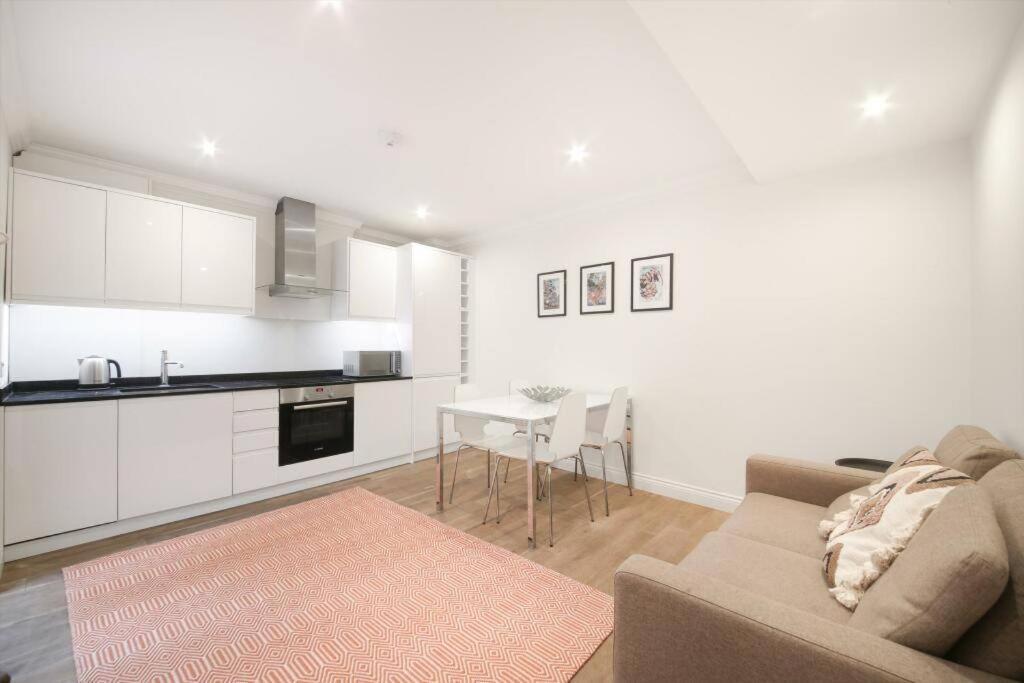 Portobello 2-bed Apartamento