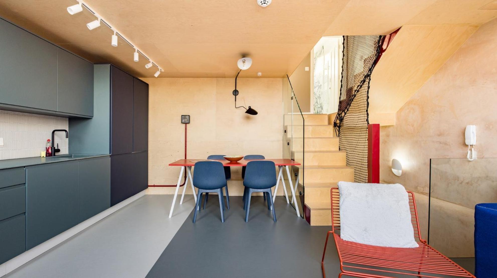 Spectacular 2 Bed Scandi Style Penthouse With Terrace London