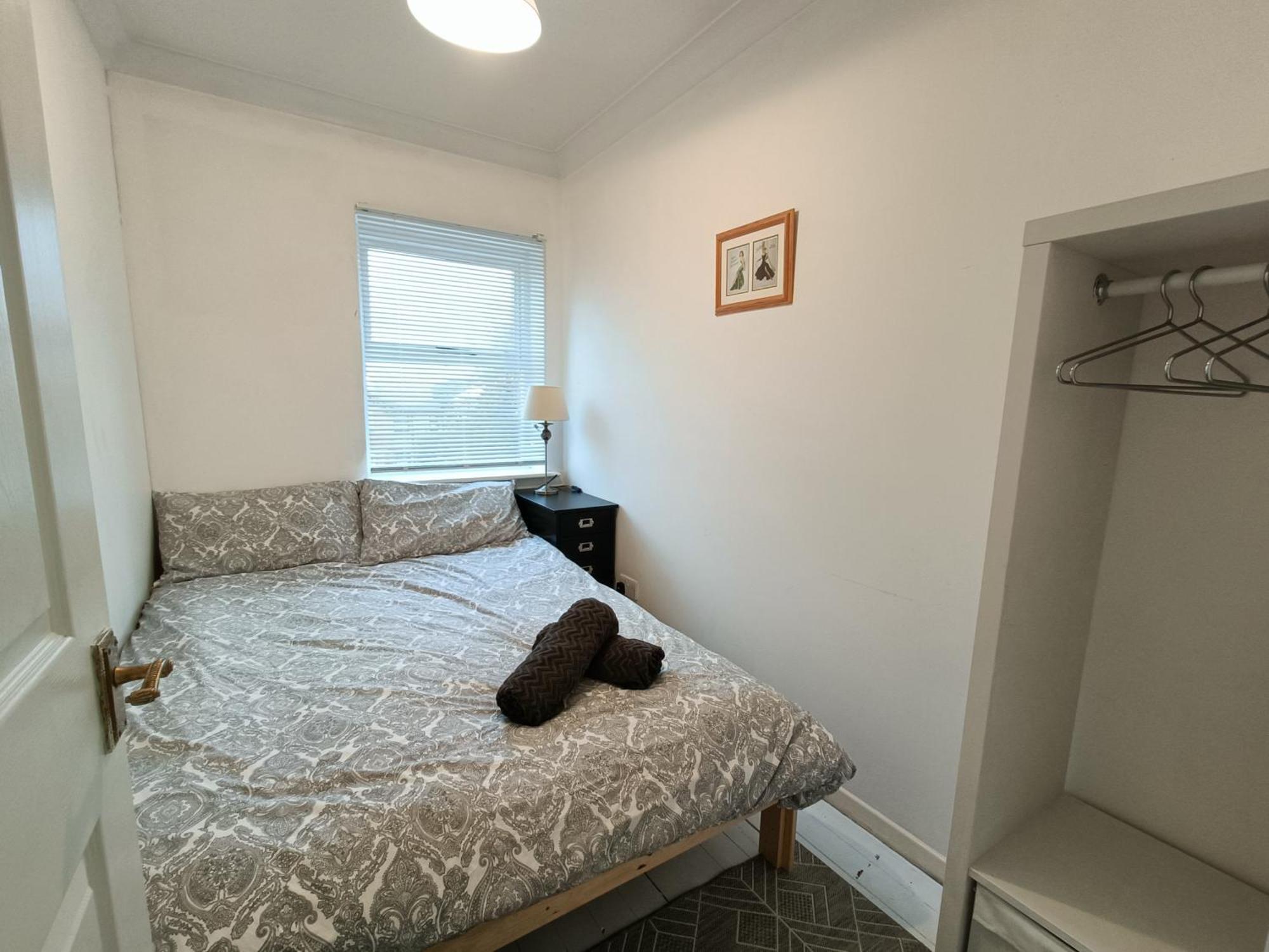 Vakantiehuis 2 Bed Functional House Close To Manor Park Train Station *