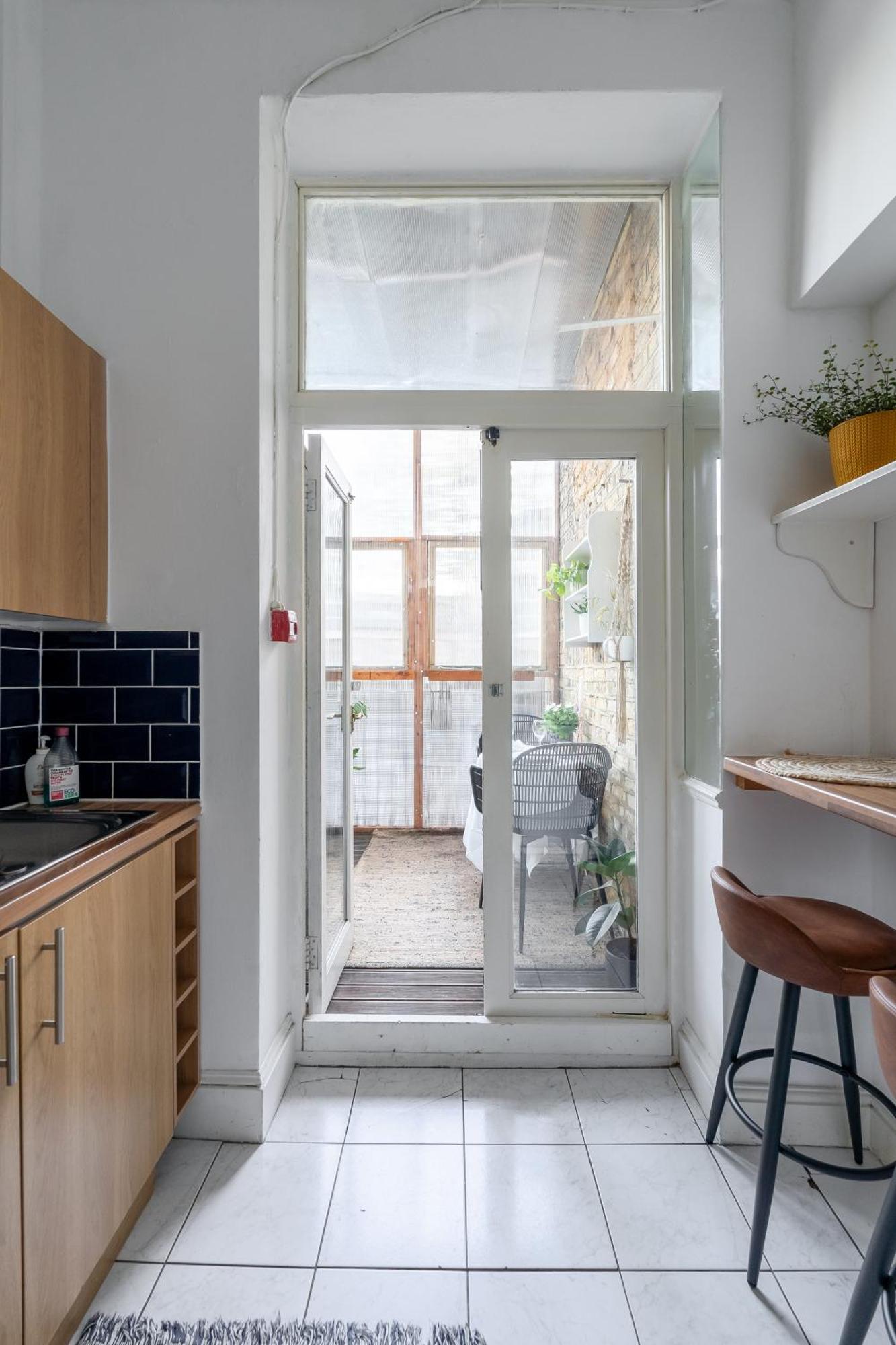 Apartment West Flat With Balcony London