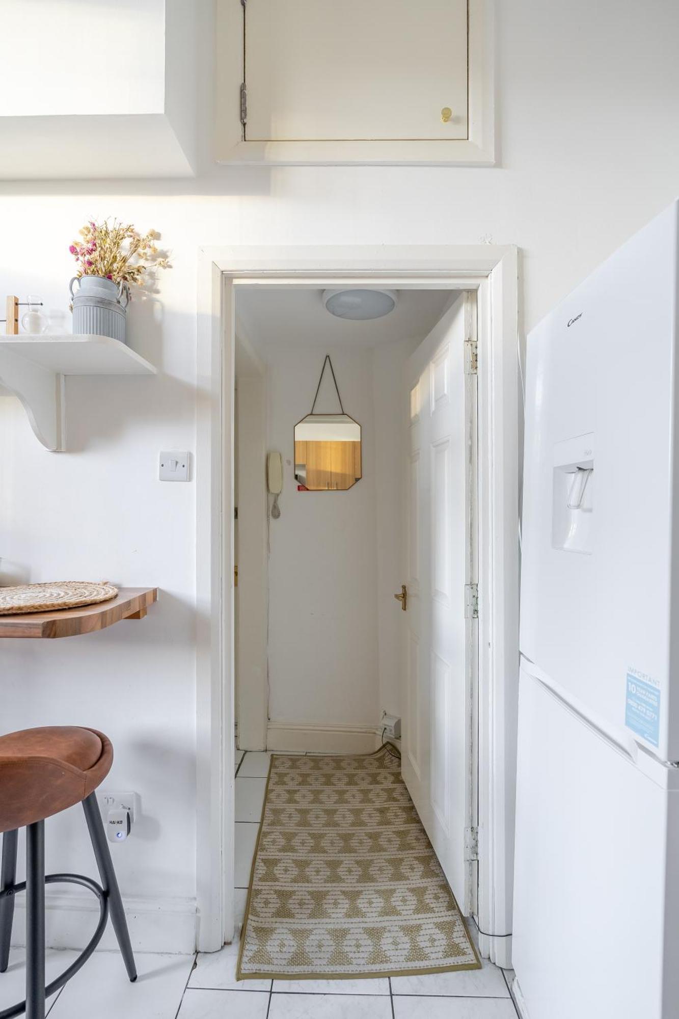 West Flat With Balcony * London