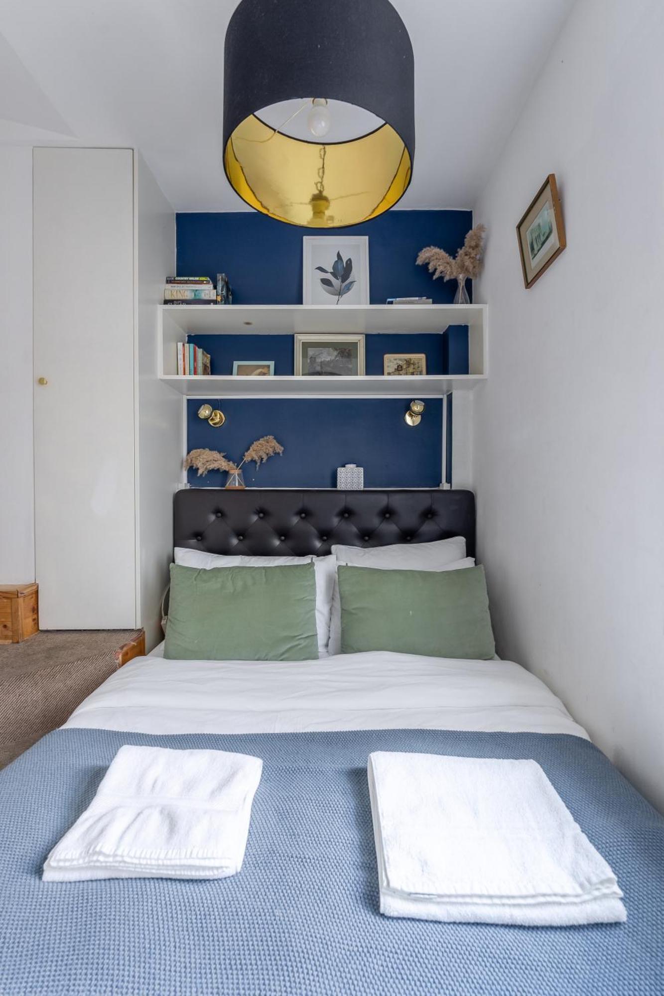 West Flat With Balcony