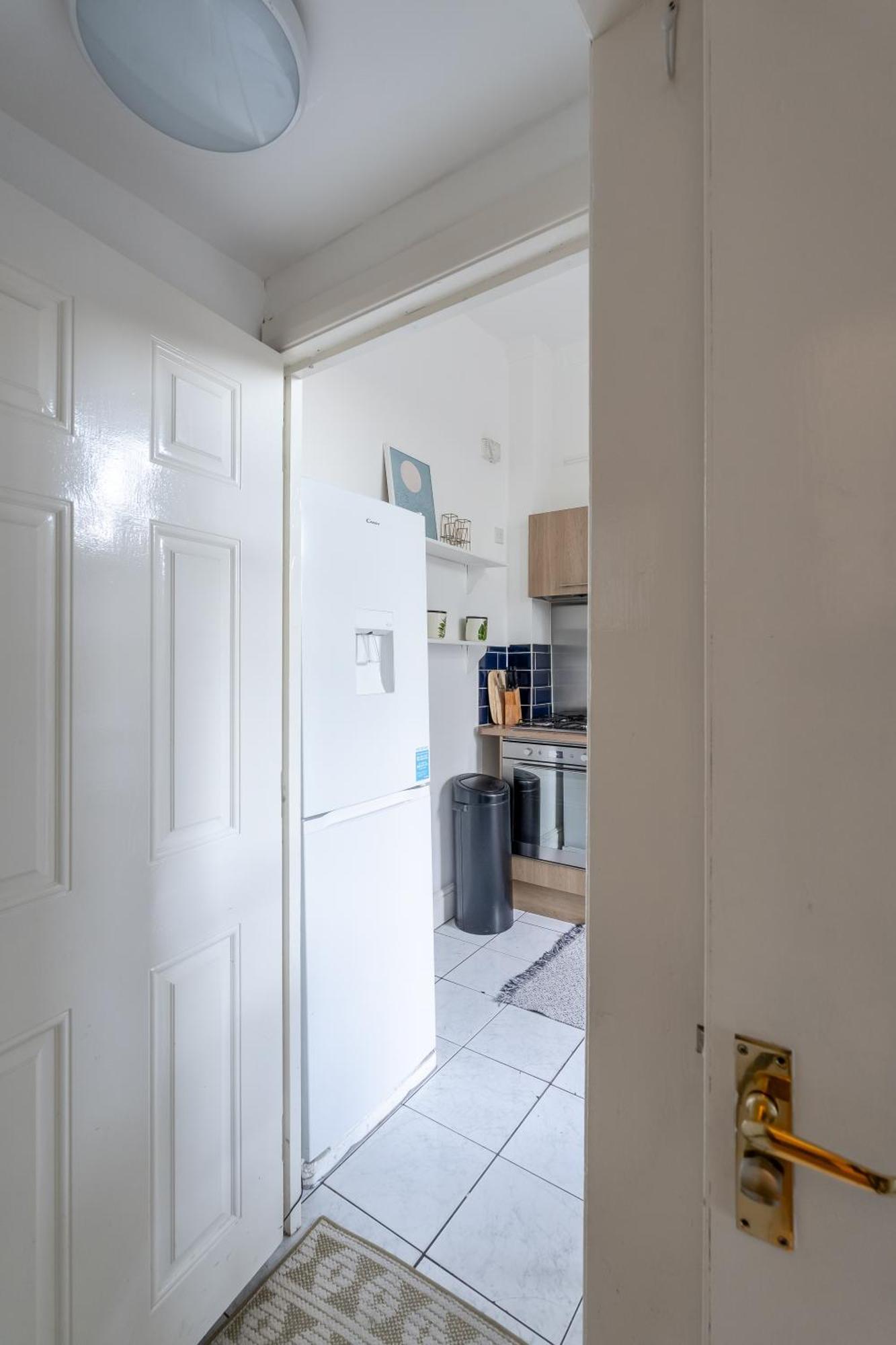 West Flat With Balcony Apartment London