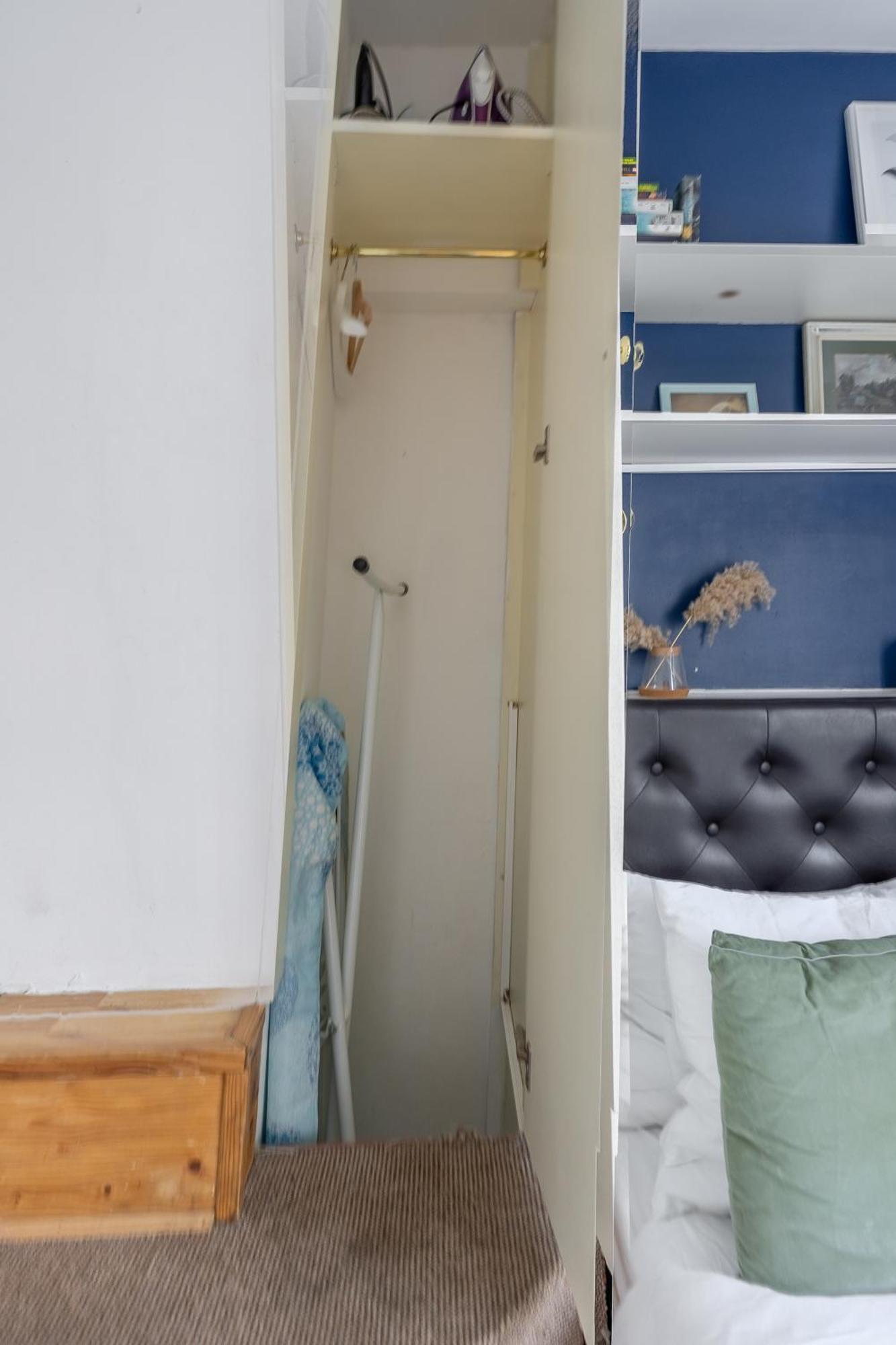 West Flat With Balcony Apartment