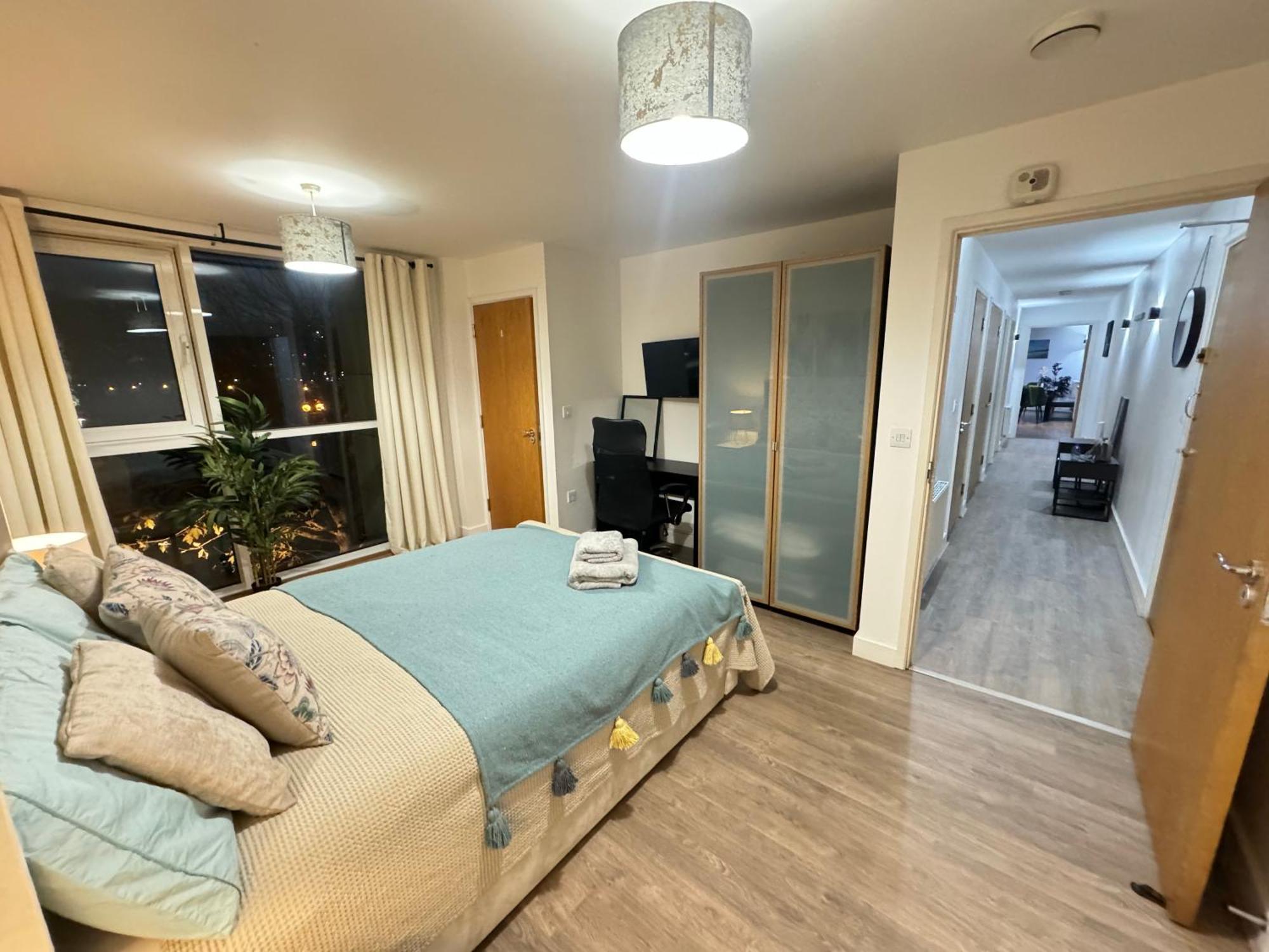 Luxury Dockview 3 Beds Excel Apartment