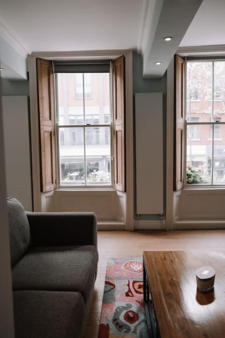 Vico Sapphire Sanctuary London