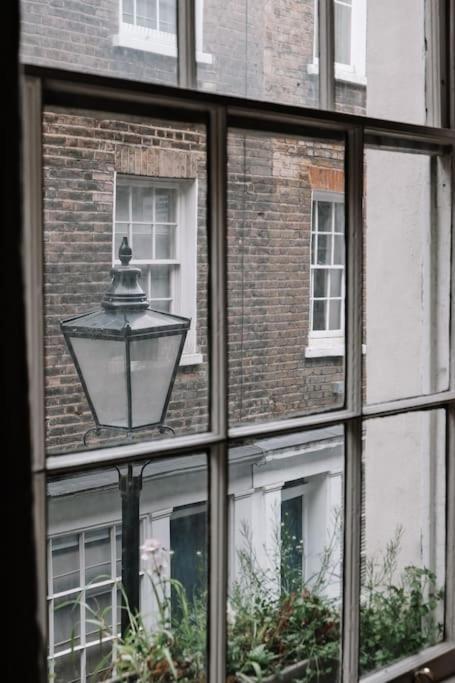 Vico Sapphire Sanctuary Apartment London