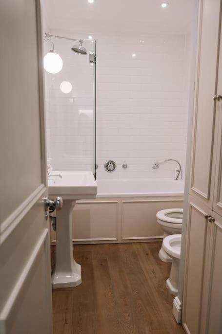 Vico Sapphire Sanctuary Apartment London