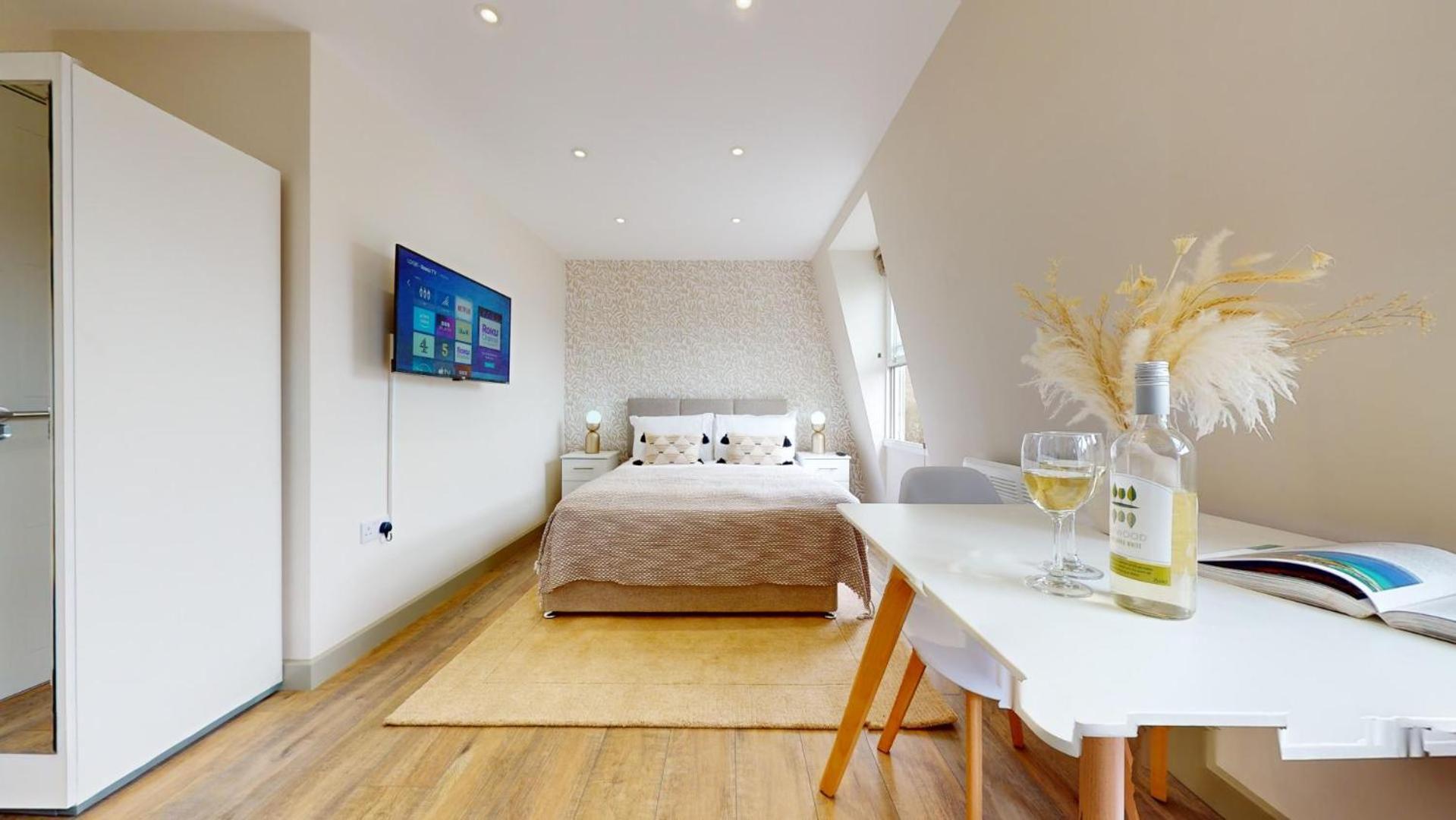 Battersea Serviced * London