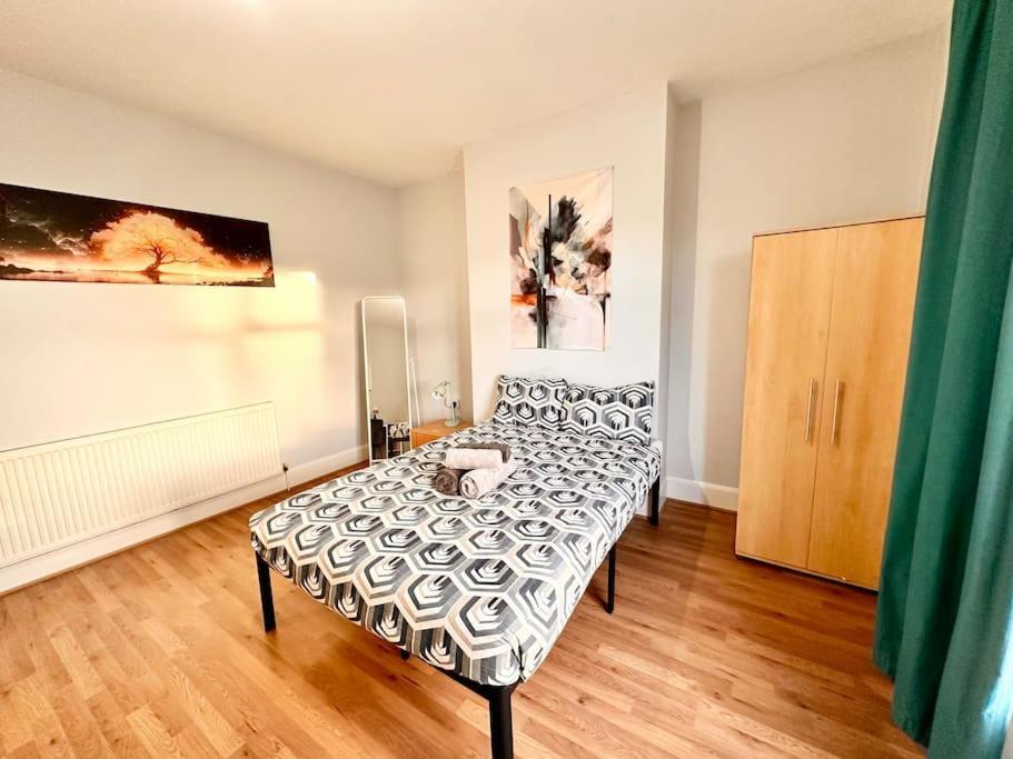 4 Bedroom House In Se4 * London