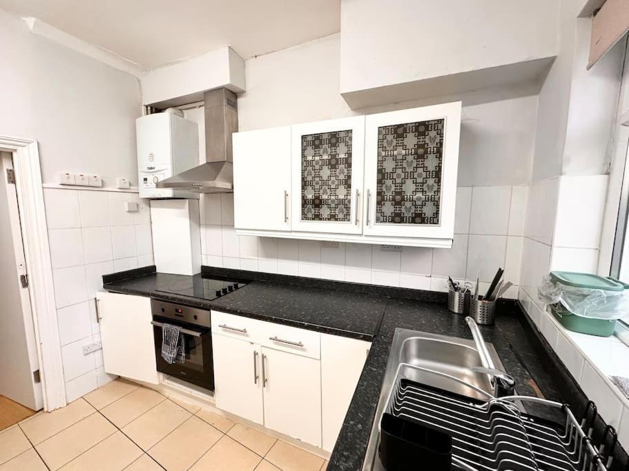 4 Bedroom House In Se4 * London