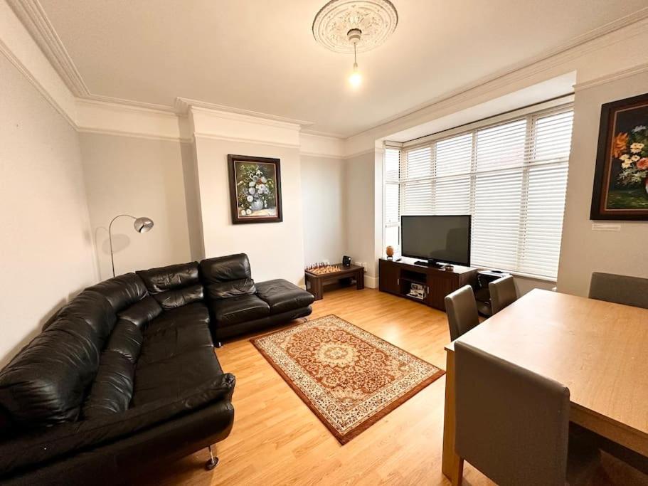 4 Bedroom House In Se4 Apartment