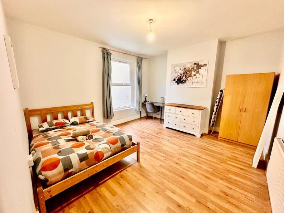 Apartment 4 Bedroom House In Se4