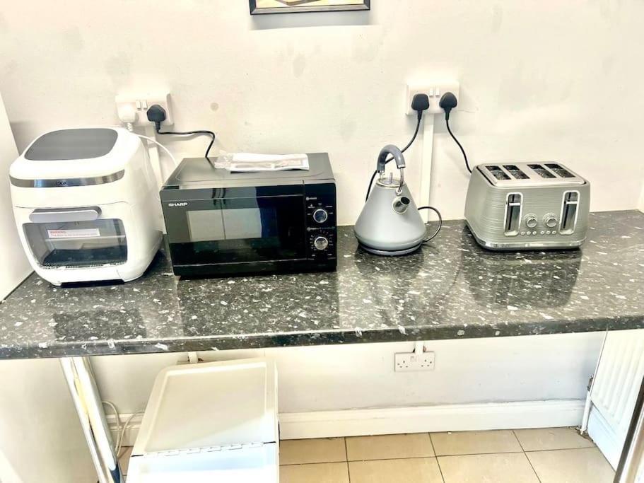 4 Bedroom House In Se4 Apartment London