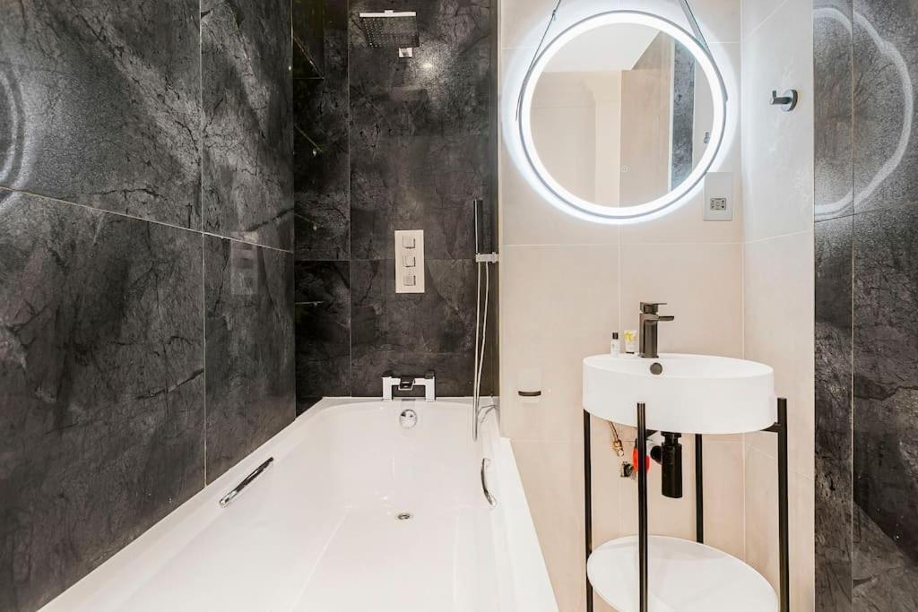 3-bed Next To Harrods With Underfloor Heating Apartment